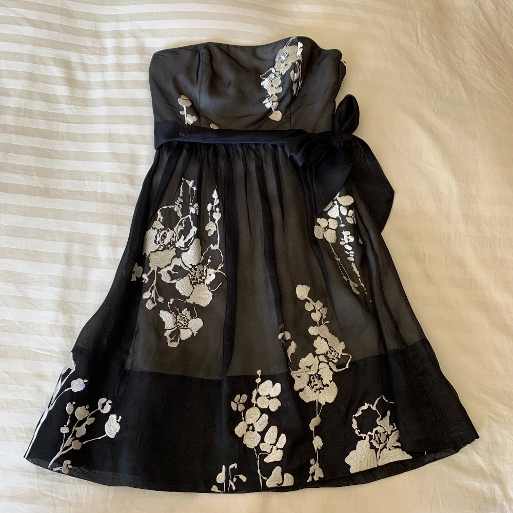 Lovely White House Black Evening dress sz 4